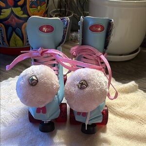 Moxi Beach Bunny Roller Skates – Sky Blue – Size 7 – Extras Included!